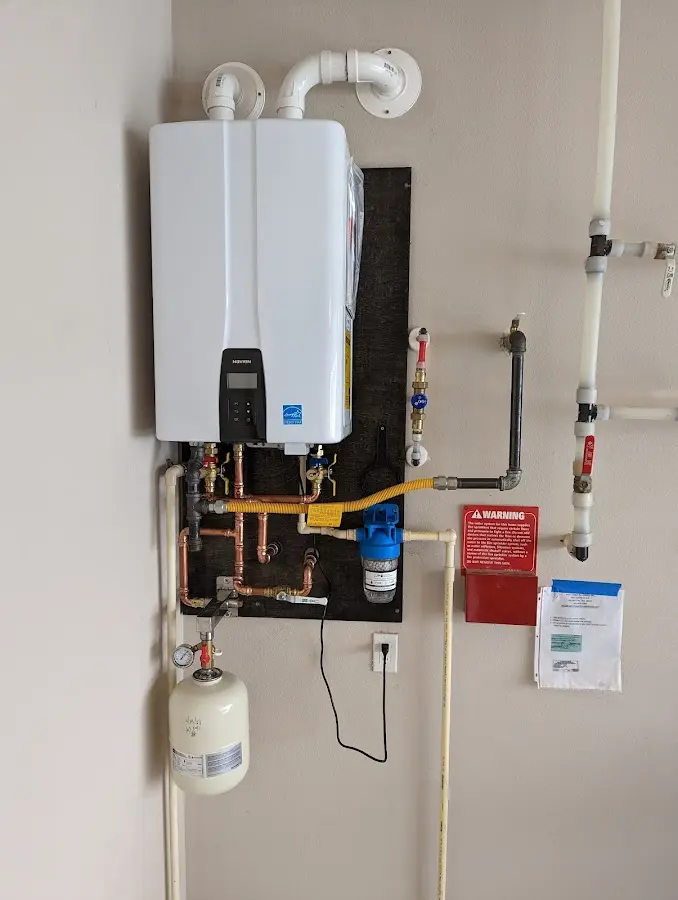 Professional plumber installing copper piping in a Windom home